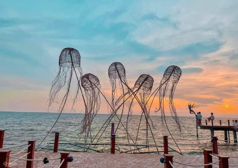 Vietnam, from North to “Soul” (16 Days)