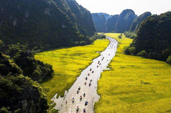 A river with many people on it AI-generated content may be incorrect.