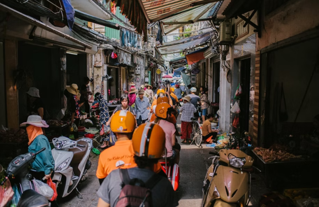 Wake up with Hanoi Vespa Tour (Day tour)