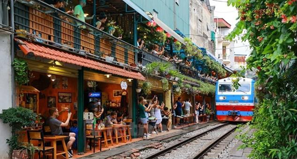 Vietnam’s Heritage Sip, Paddle, Dzo! (9 Days)