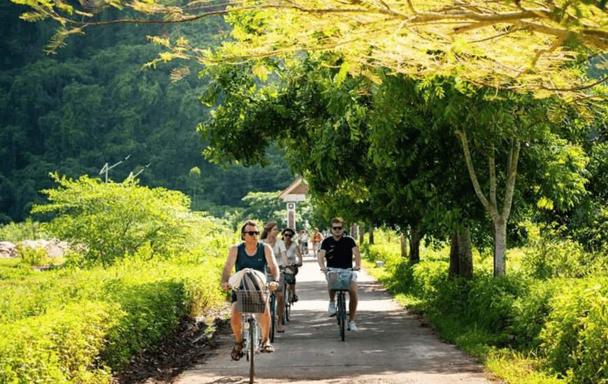 Luxe Cruising: Ha Long to Lan Ha Bay  (3 Days)