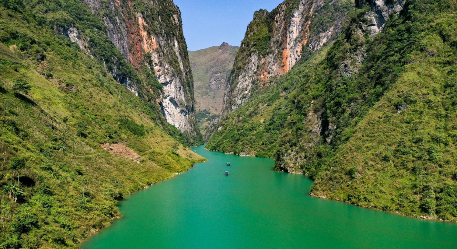 Ha Giang Loop: Peaks, Paths & People! (4 Days)