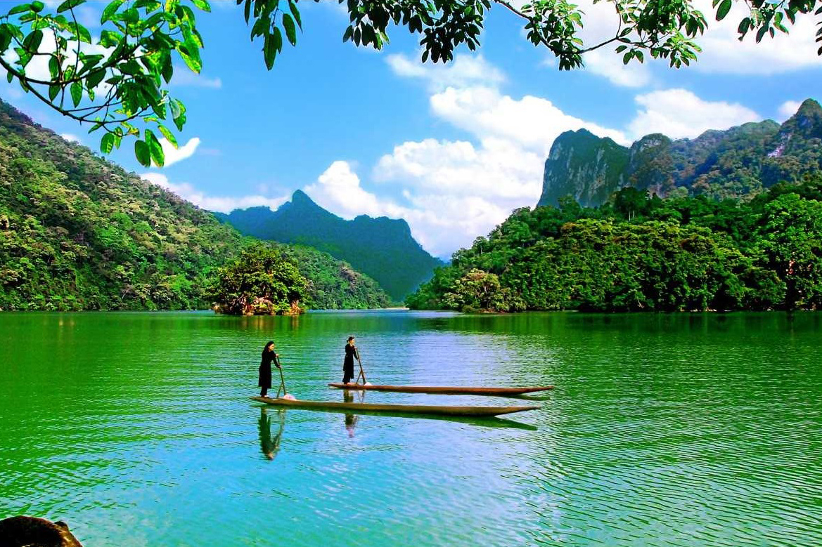 Mountains Sing, Waters Flow – Northeast Vietnam (7 Days)