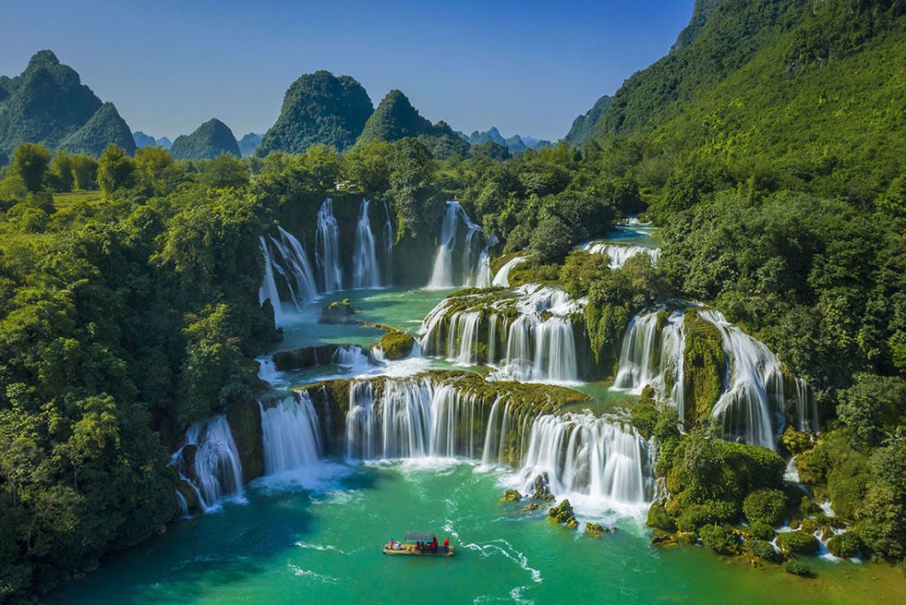 Mountains Sing, Waters Flow – Northeast Vietnam (7 Days)