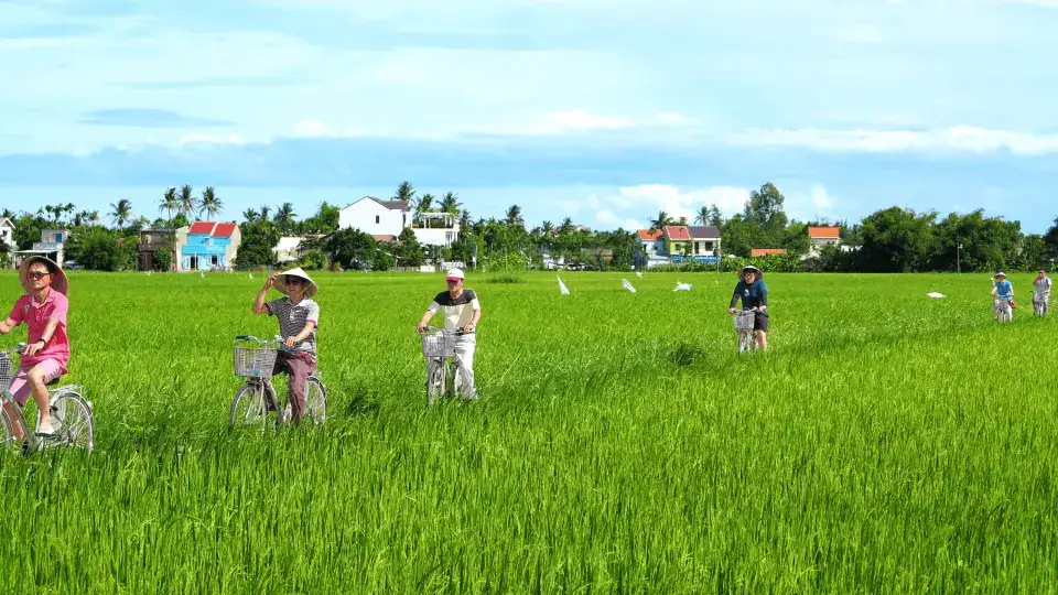 From Fishermen to Rice Farmers (1 Day)